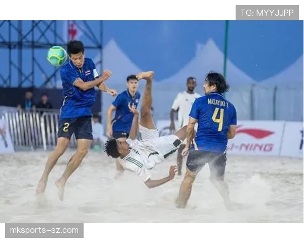 沙滩足球规则中为何允许队员赤脚比赛且不设越位判罚