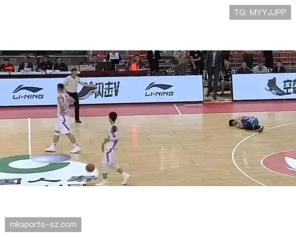 裁判手势在足球比赛中的规则意义与常见判罚指示解析