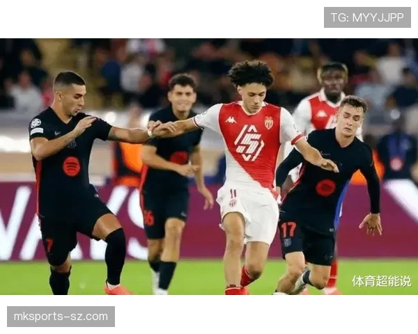 巴萨危机四伏！内部矛盾激化暴露阵容短板，豪门地位还能守住吗？